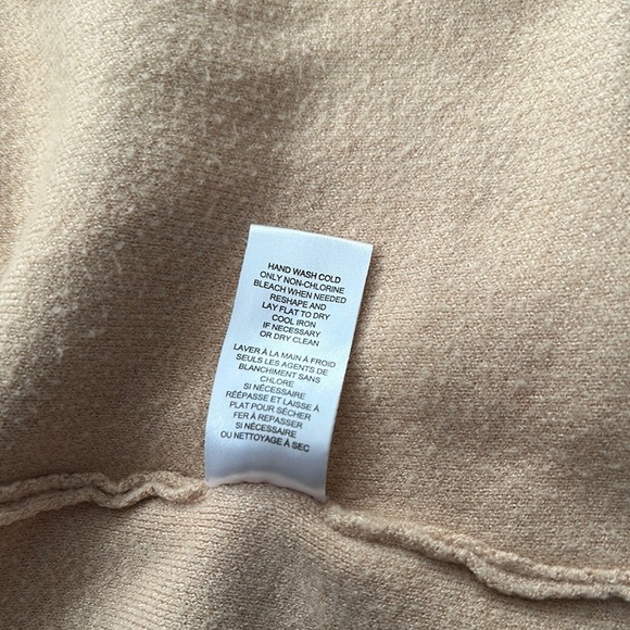 Tahari Women’s Chic Tan Sleeveless Long Soft Business Vest with Pockets Size SM - Picture 8 of 8